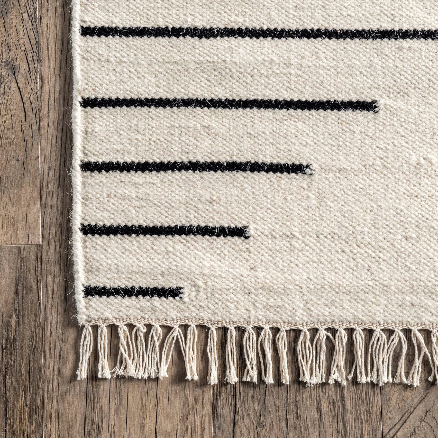 Delora Bohemian Wool Blend Tasseled Area Rug: Ivory / Rectangle / 5' x 8'